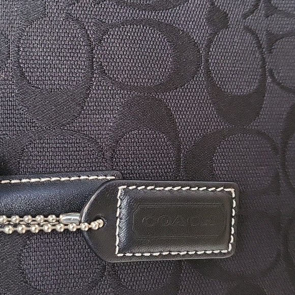 Authentic COACH mini lunch tote. - Picture 2 of 11